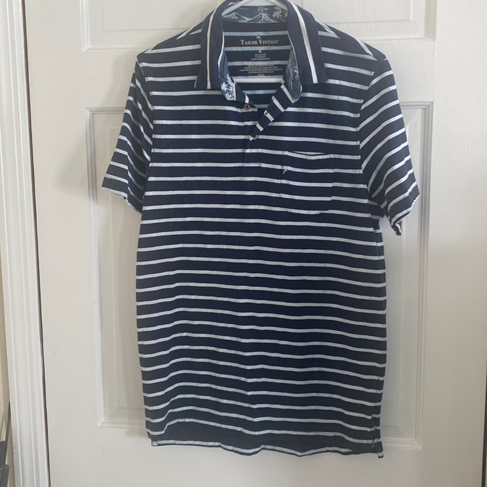 Men’s medium shirt from Stately